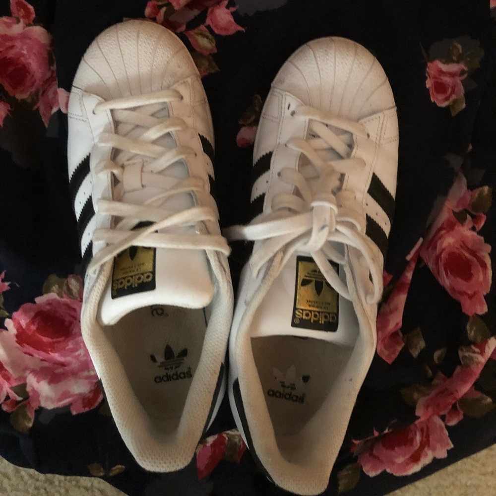 Adidas superstars size women’s 6